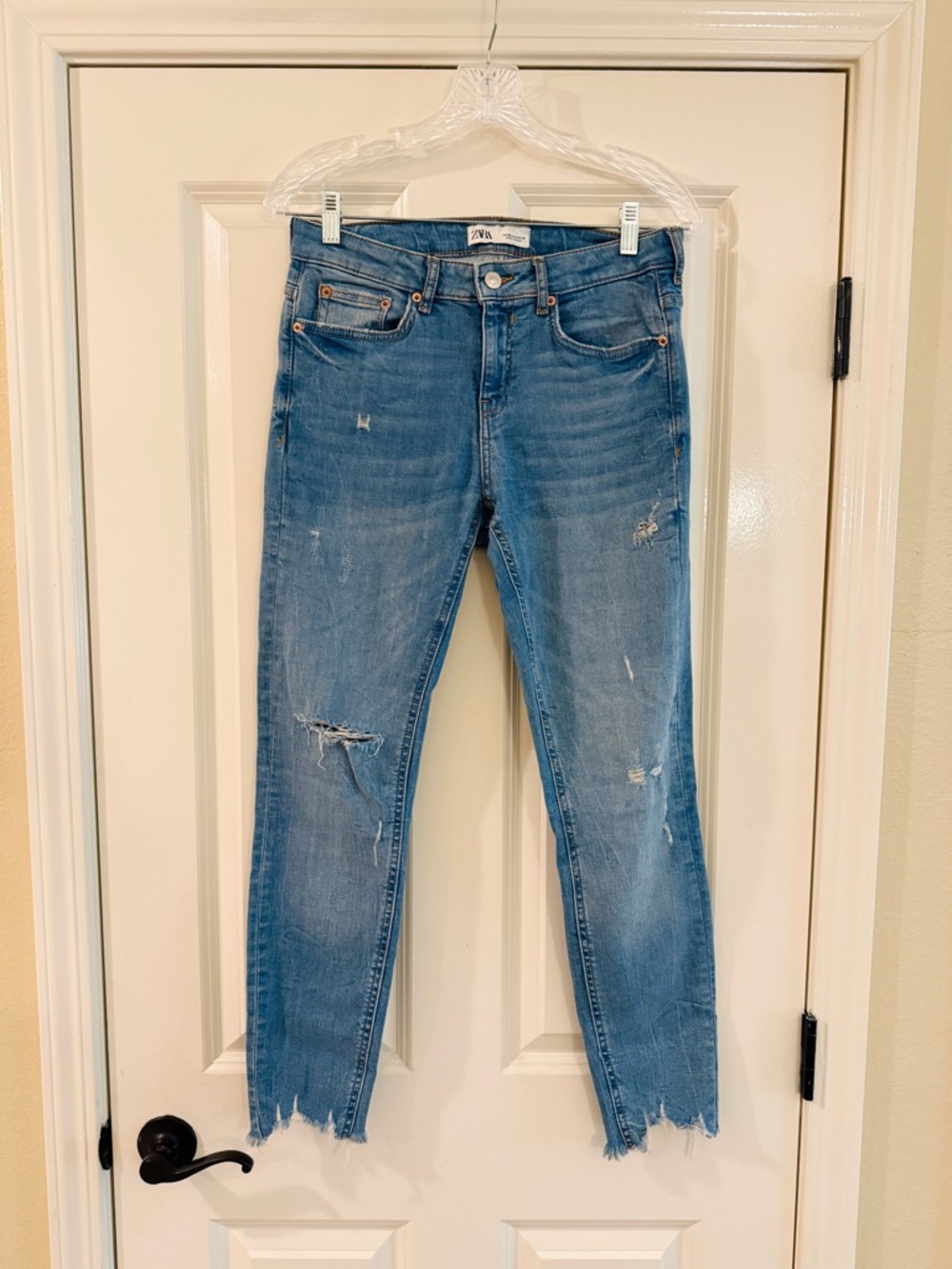 Zara Light Blue Distressed Ankle Jeans Size 6